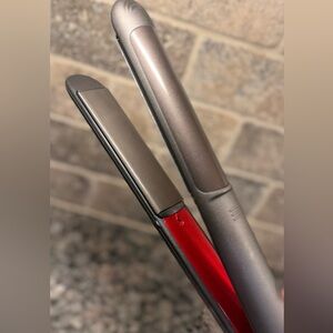 CHI LAVA 4D. 1.25” Volcanic Ceramic Hairstyling Iron. NWOB.